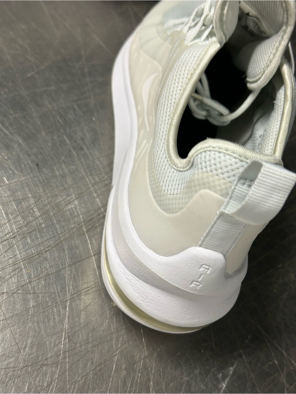 Nike AirMax Axis Size 8 Women - Picture 4 of 10